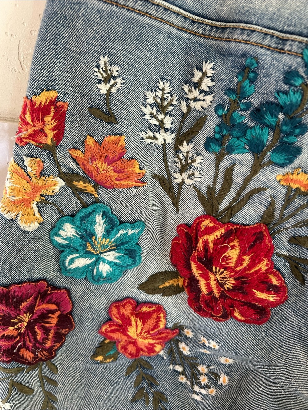 ▶️ Driftwood x Free People Embroidered Floral Crop Flare Jeans Womens 34 Boho - Picture 4 of 16